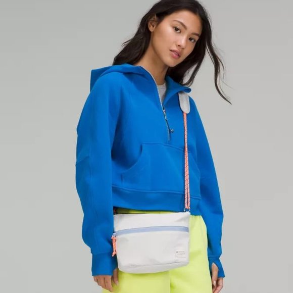 Lululemon Patch Logo Crossbody Bag 2.5L in Linen, BNWT - Picture 1 of 6